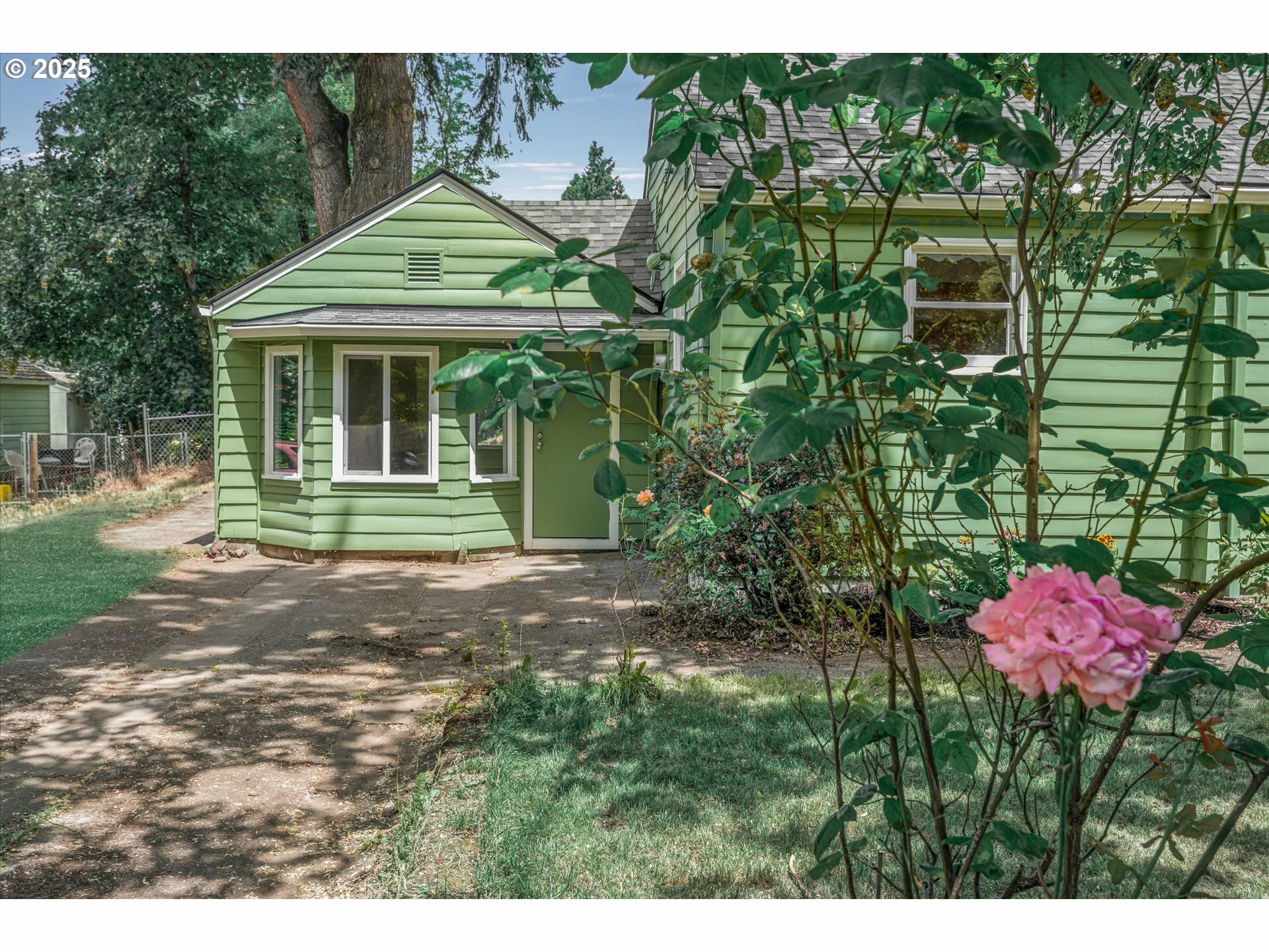 Property Photo: 8429 SE Mill St OR 97216