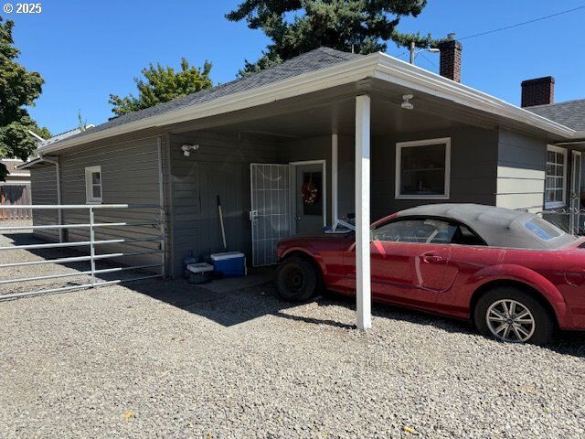 Property Photo:  15725 SE Stark St  OR 97233 