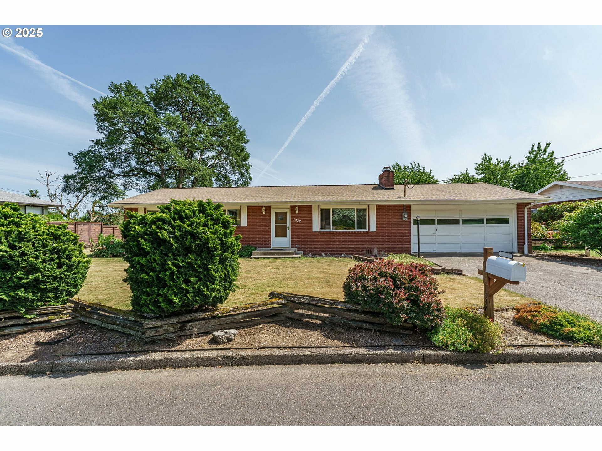 Property Photo: 1938 NW Sierra Ln WA 98607