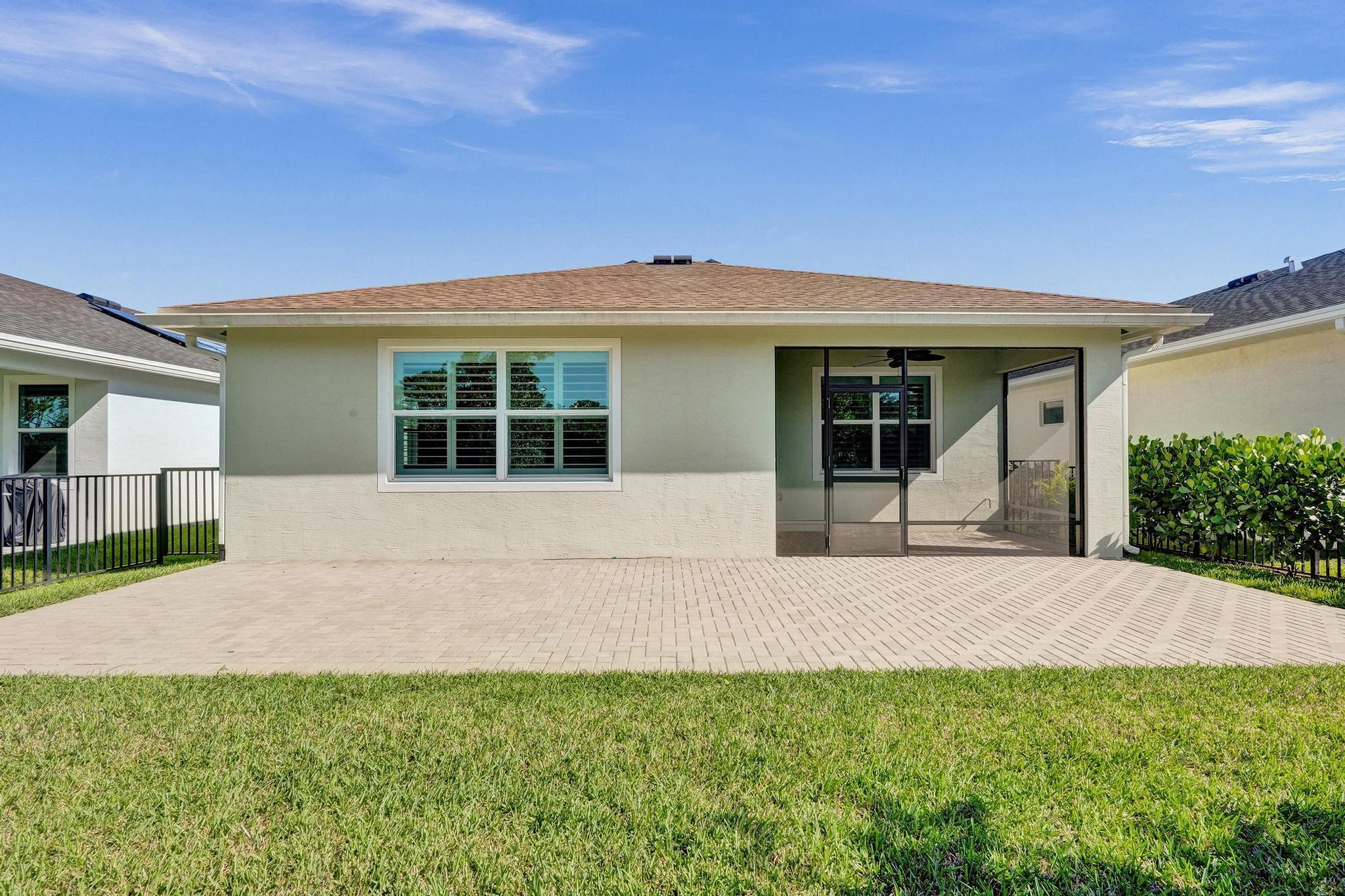 Property Photo: 440 SE Mulberry Way FL 34984