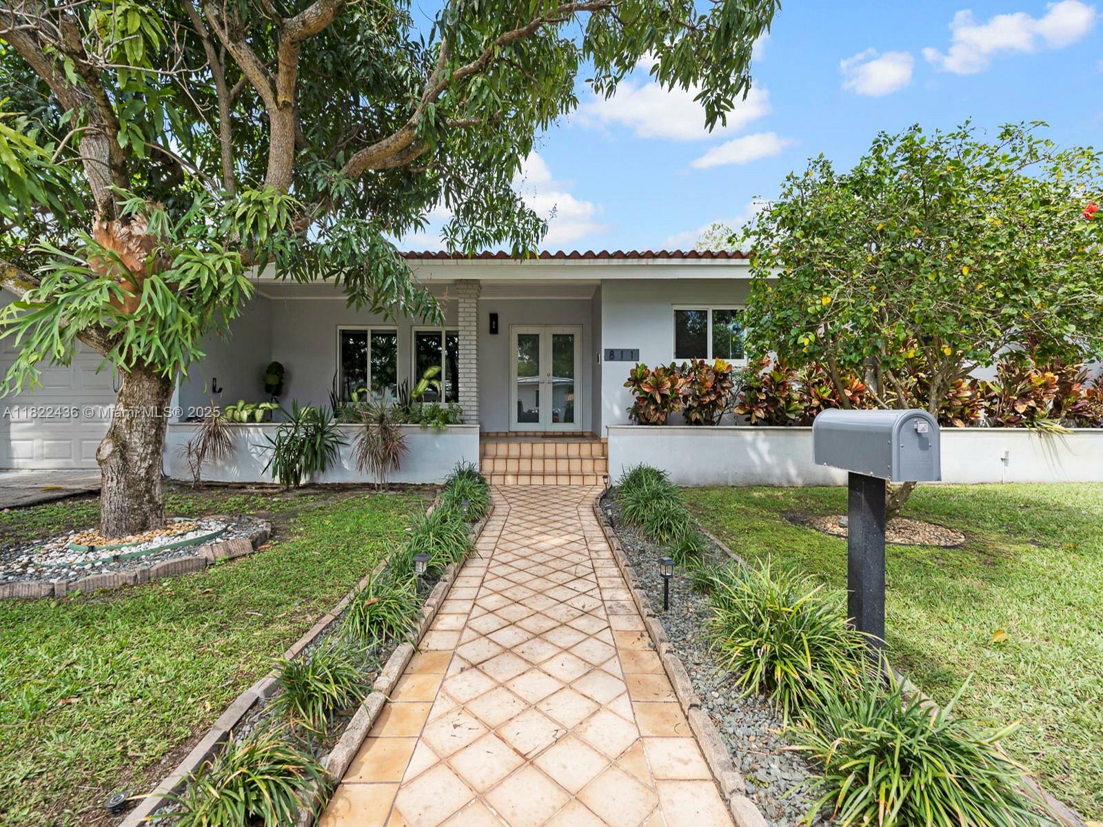 Property Photo:  811 Trascoro Ave  FL 33134 
