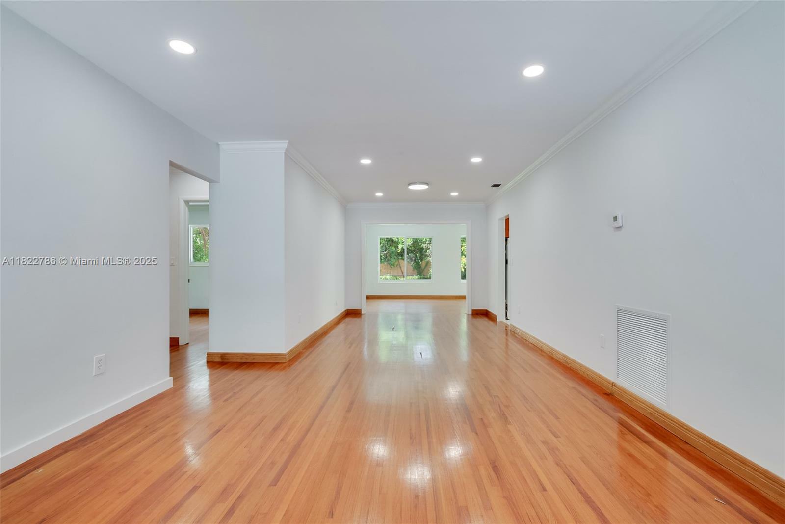 Property Photo: 708 Navarre Ave FL 33134