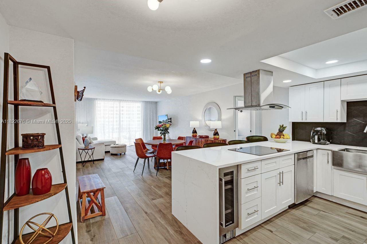 Property Photo: 600 Three Islands Blvd 615 FL 33009