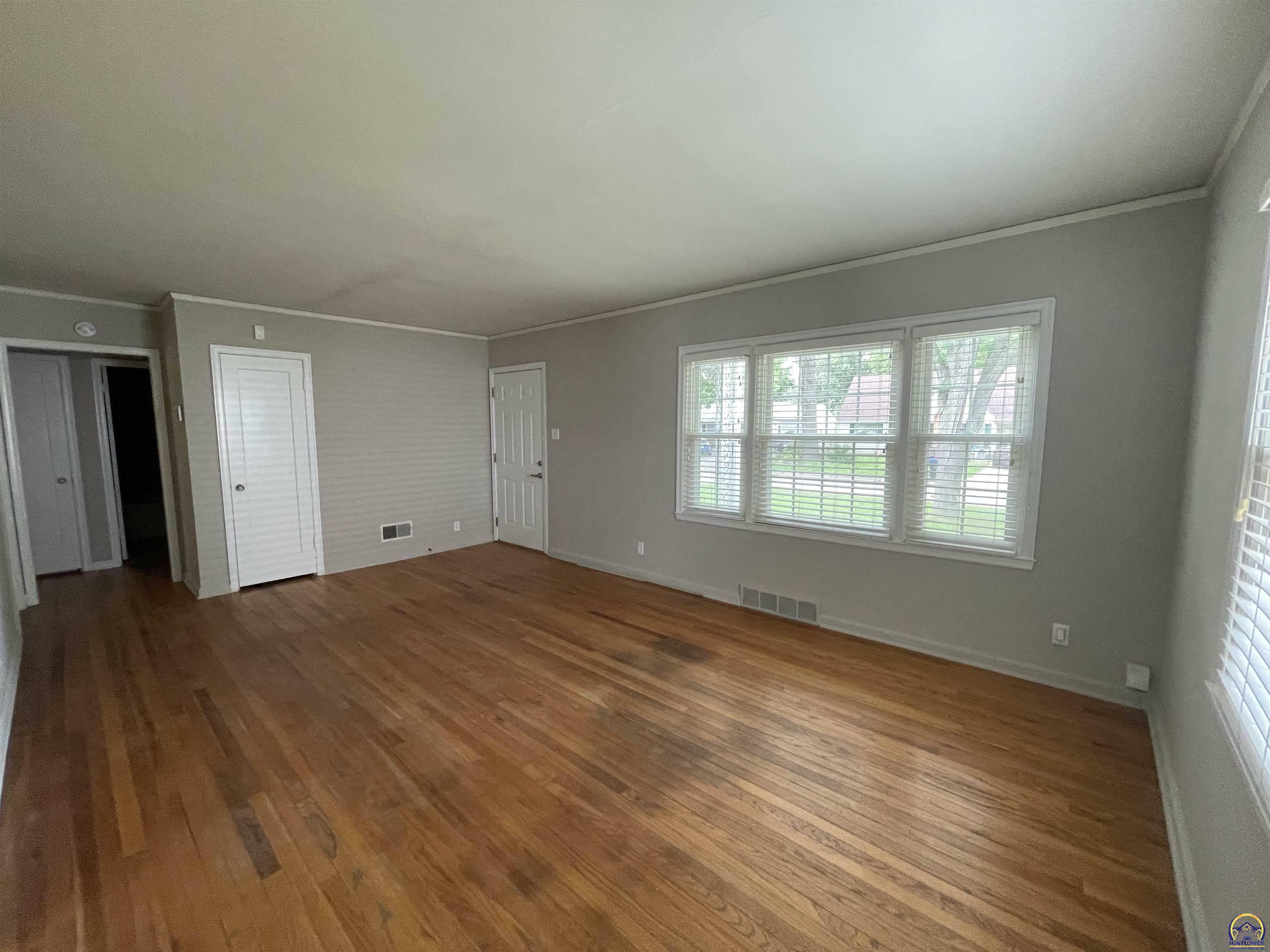 Property Photo: 1120 SW Collins Ave KS 66604