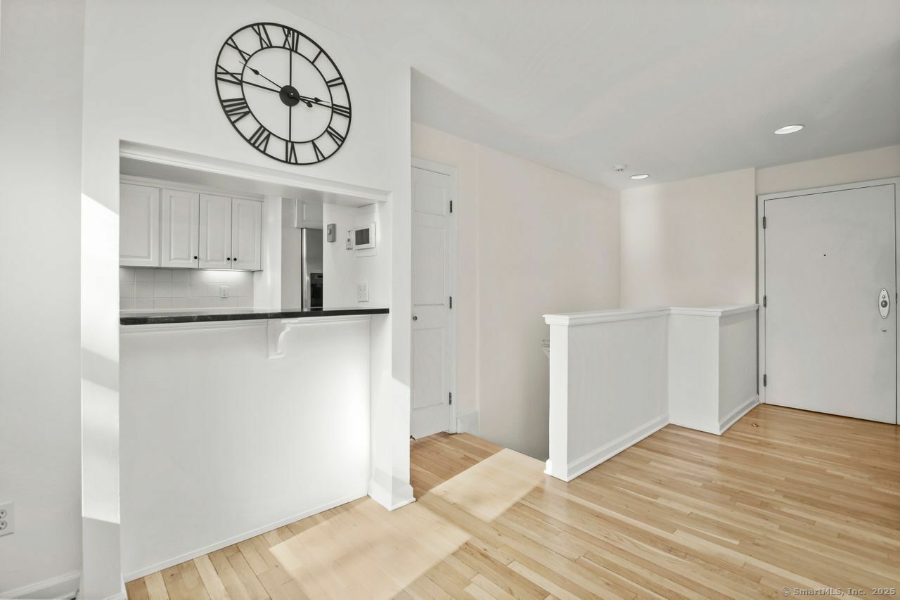 Property Photo: 15 Lafayette Court 1B CT 06830