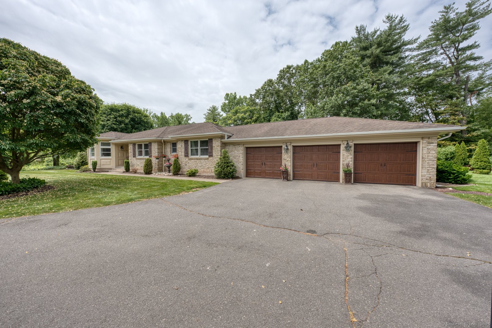 Property Photo: 425 Pattonwood Drive CT 06489