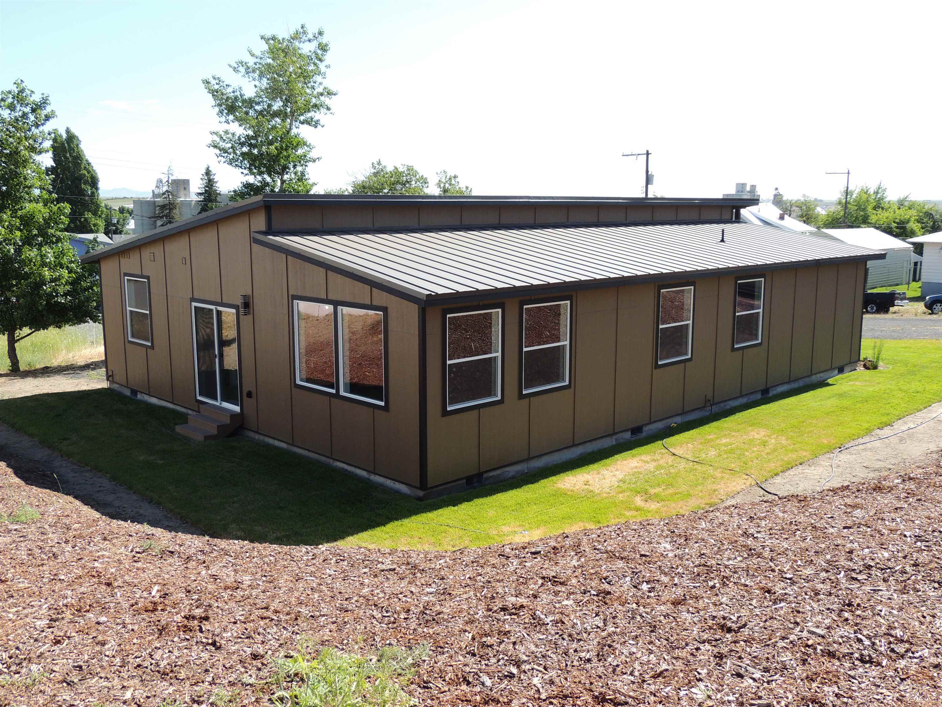 Property Photo: 516 SW Alder St WA 99185