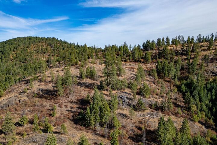 Property Photo:  3401 Red Marble Rd  WA 99109 