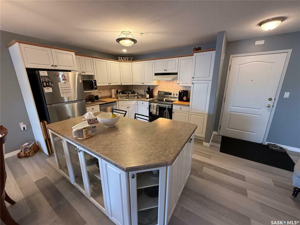 Property Photo: 205 McIntyre Street N 304 SK S4R 3B7