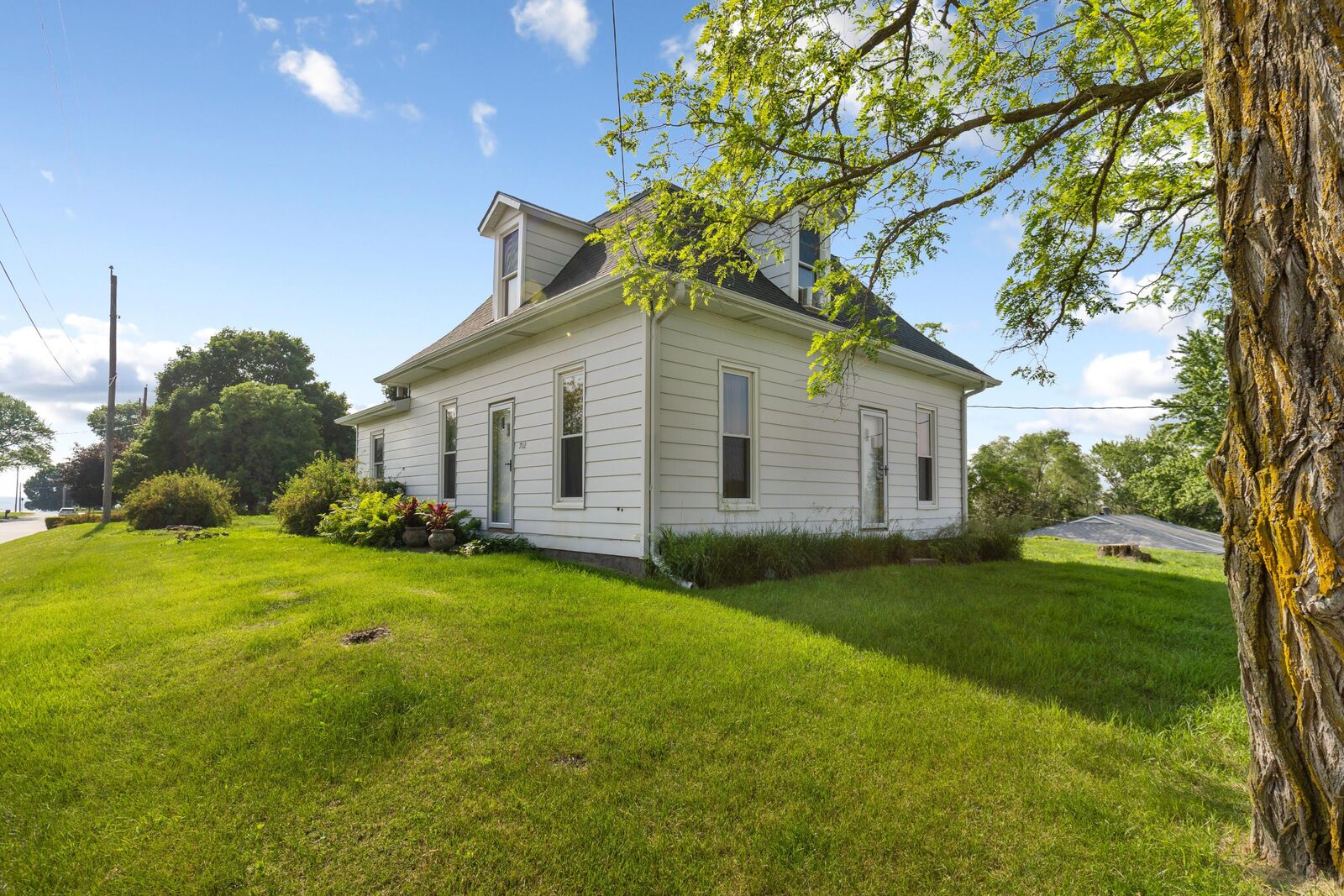 Property Photo:  702 E Grove  Street  IA 51555 