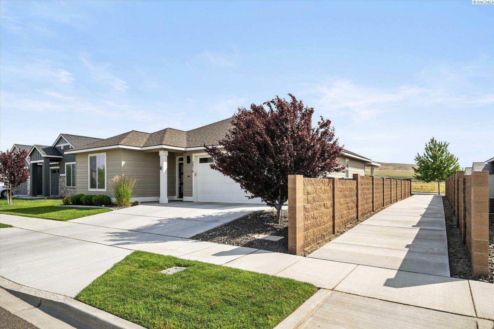 Property Photo: 2516 Morris Avenue WA 99352