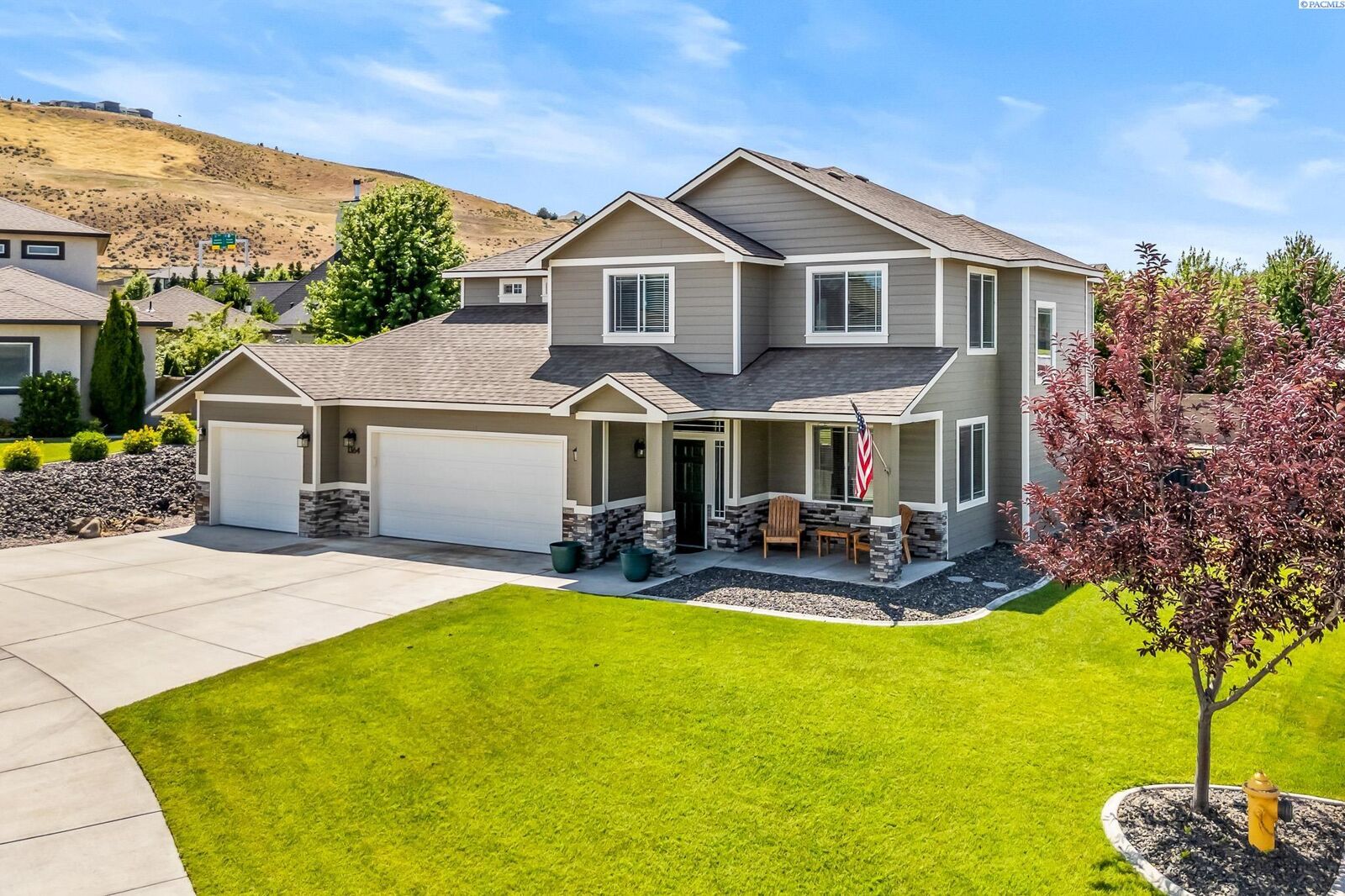 Property Photo:  1364 Kensington Way  WA 99352