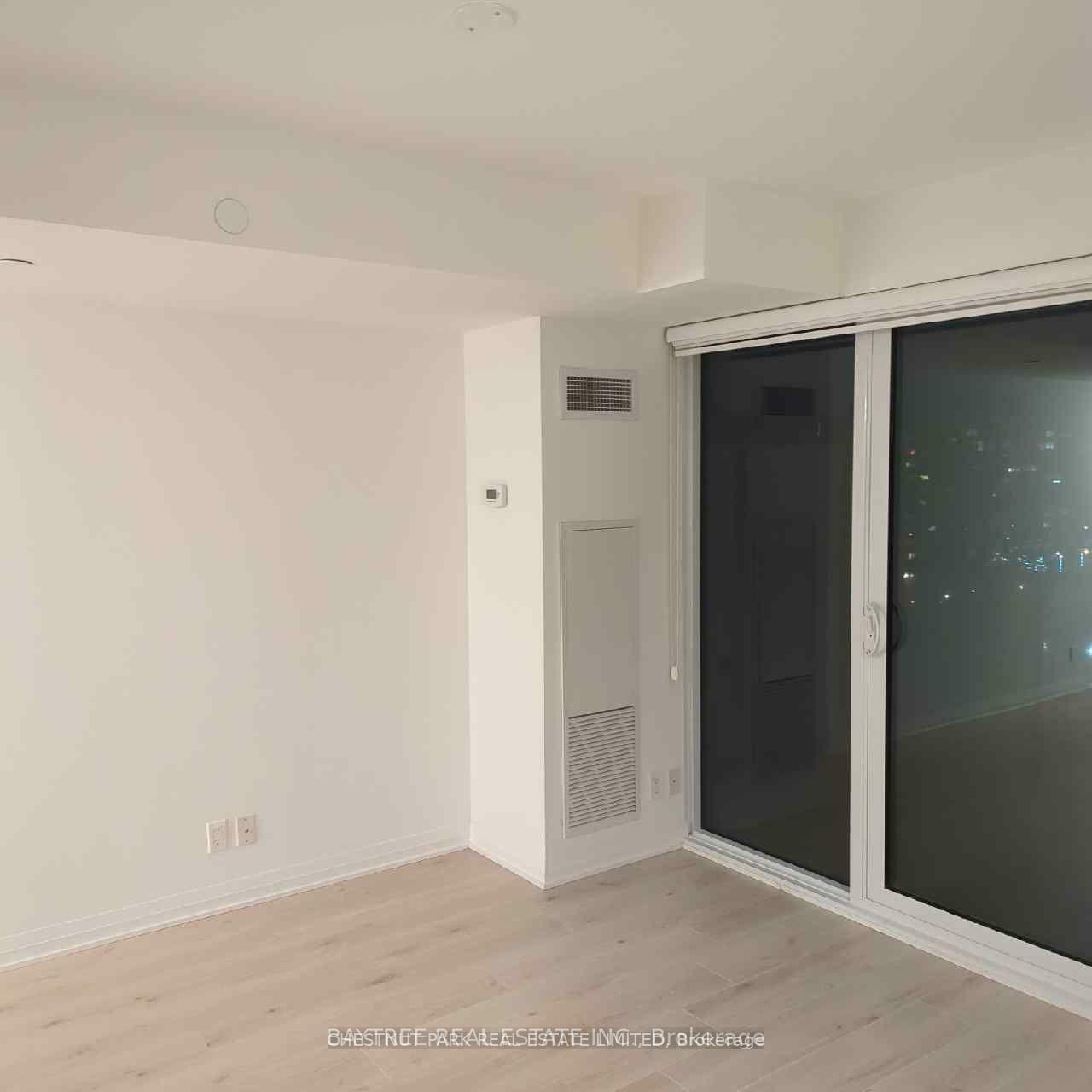 Property Photo: 99 Foxbar Road 1107 ON M4V 2G5