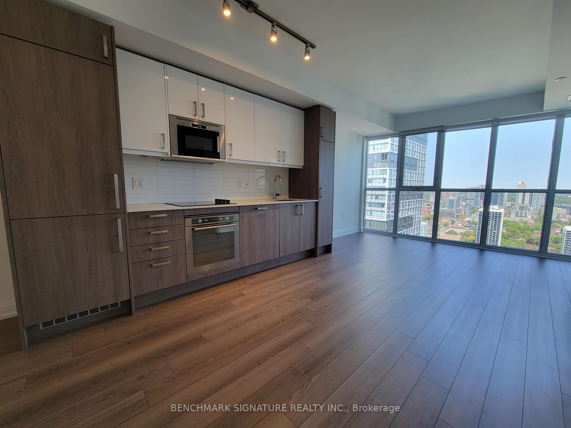 Property Photo: 77 Mutual Street 3211 ON M5B 2A9