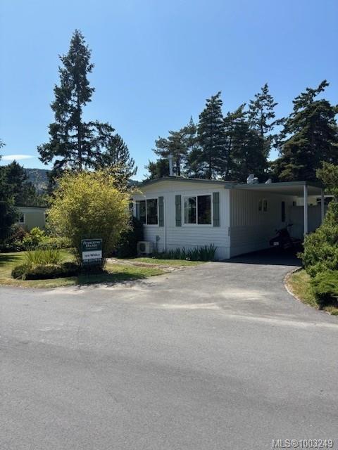 Property Photo: 135 Brinkworthy Rd 2050 BC V8K 1S2