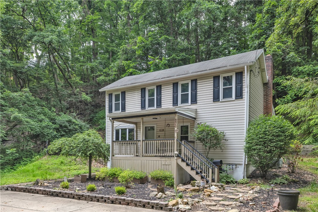 Property Photo: 840 Robb Hollow Rd PA 15243