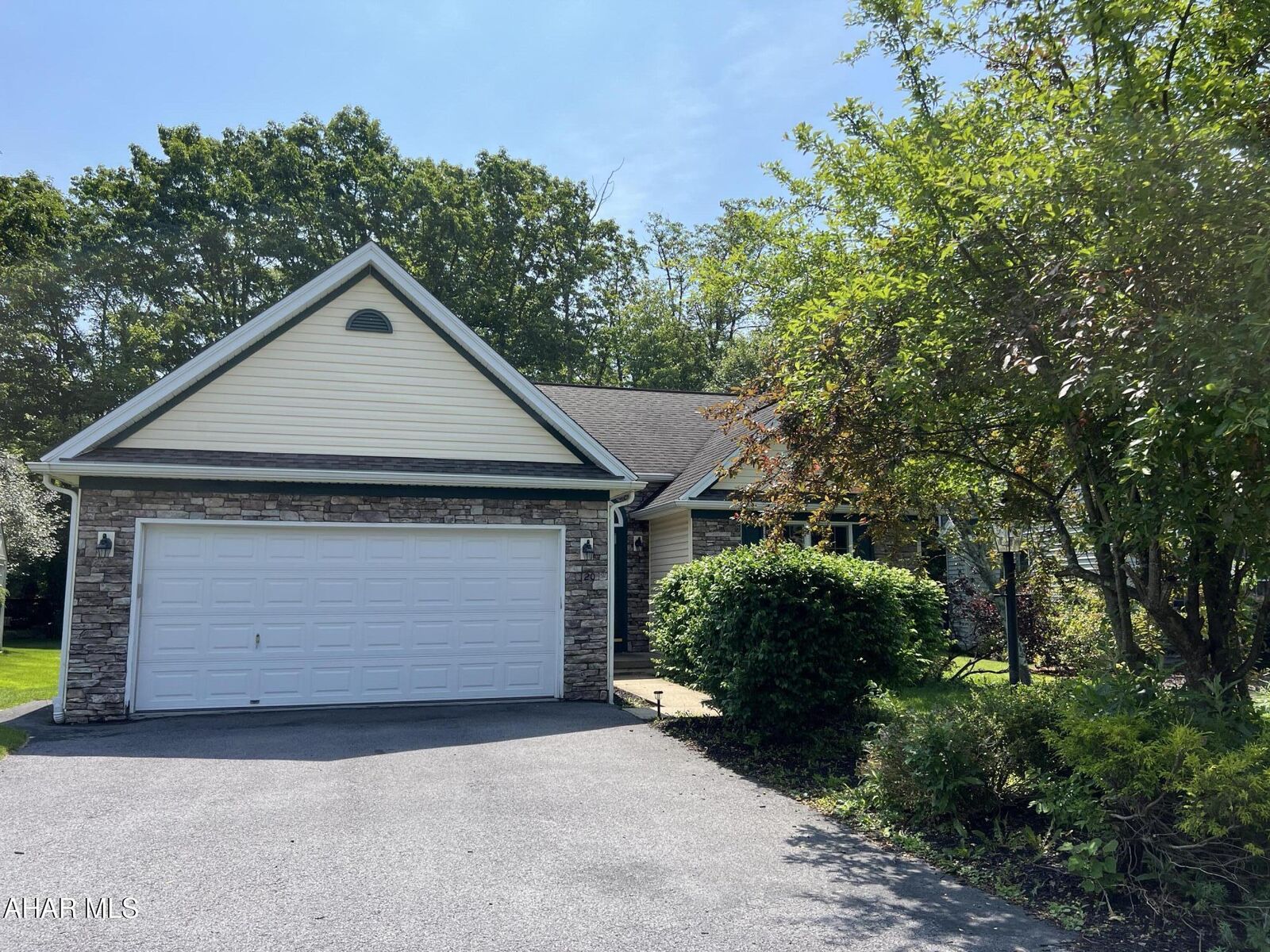 Property Photo:  