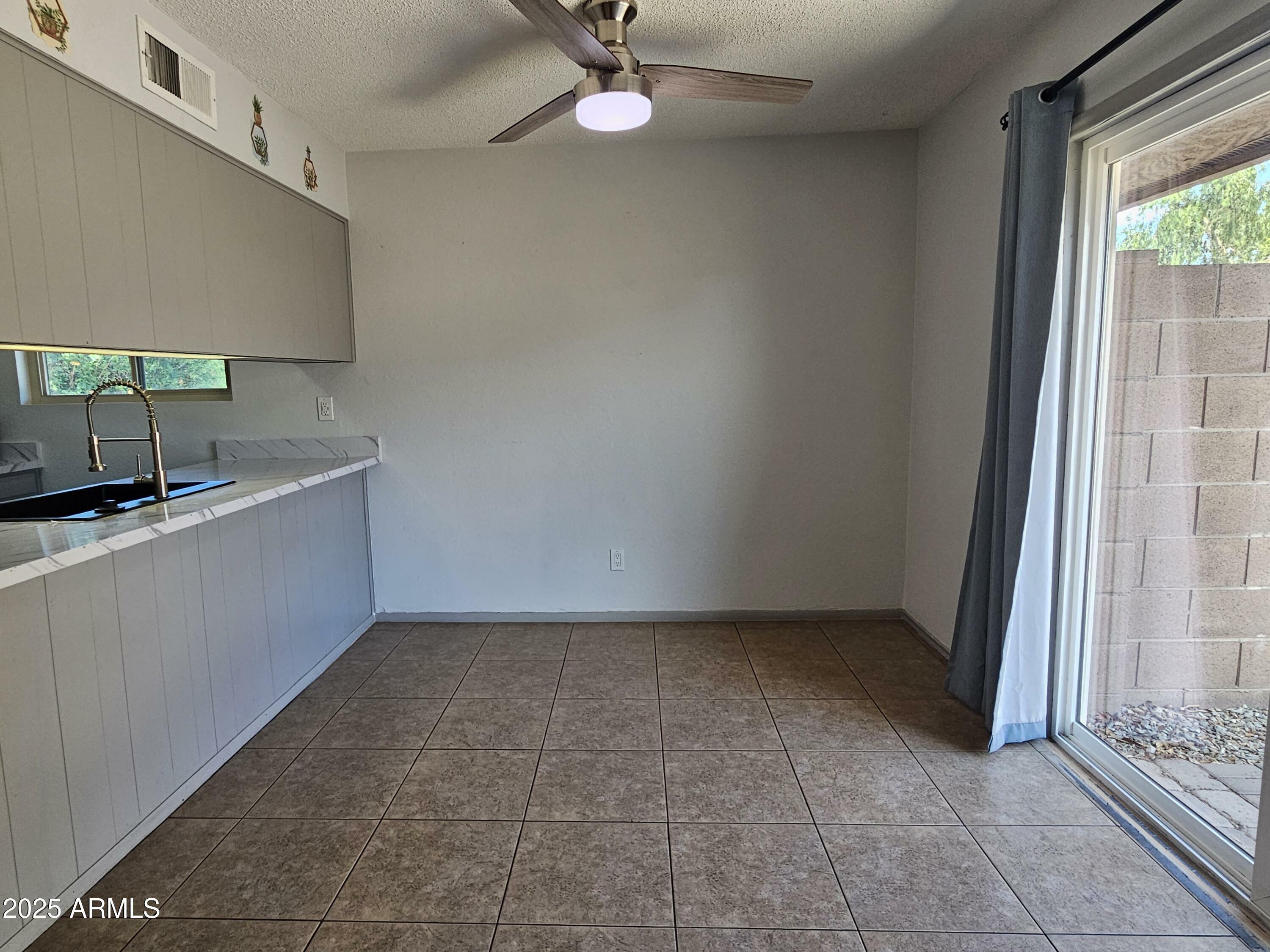 Property Photo: 1622 W Village Way Way AZ 85282