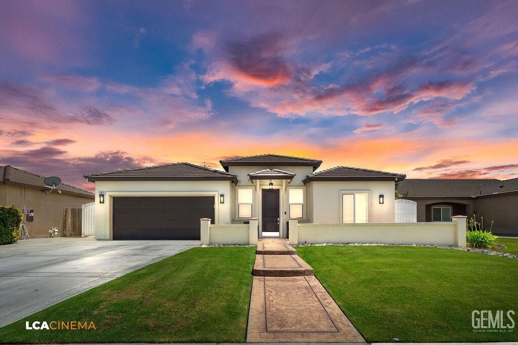 Property Photo:  10819 Avenida Frasca Drive  CA 93311 