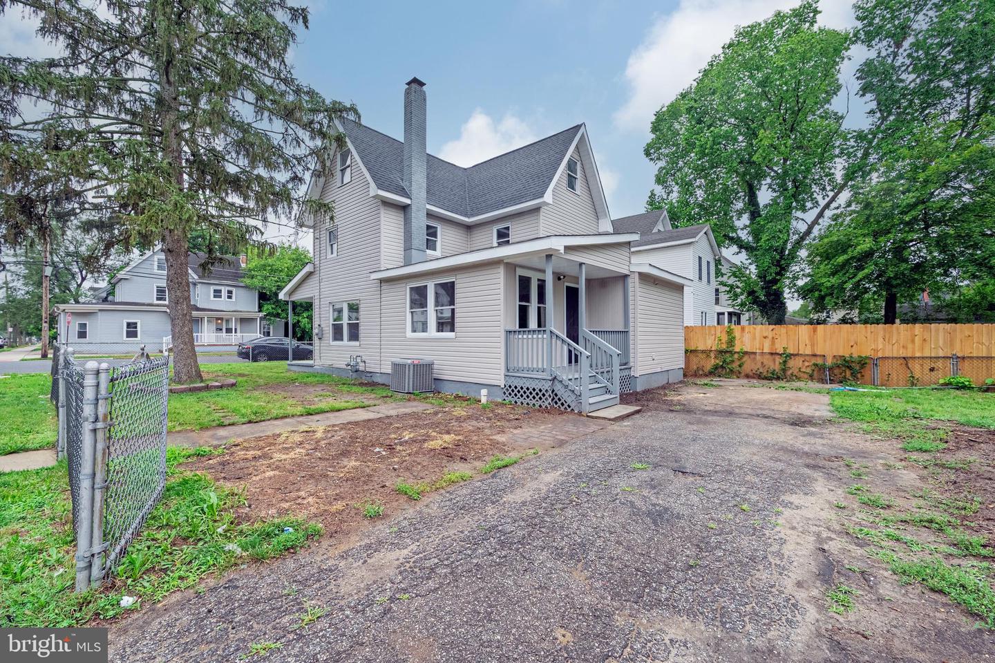 Property Photo:  428 E Oak Street  NJ 08332 