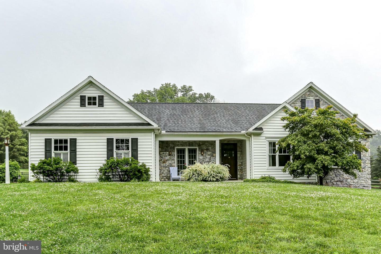 Property Photo:  10 Elser Hill Road  PA 17543 