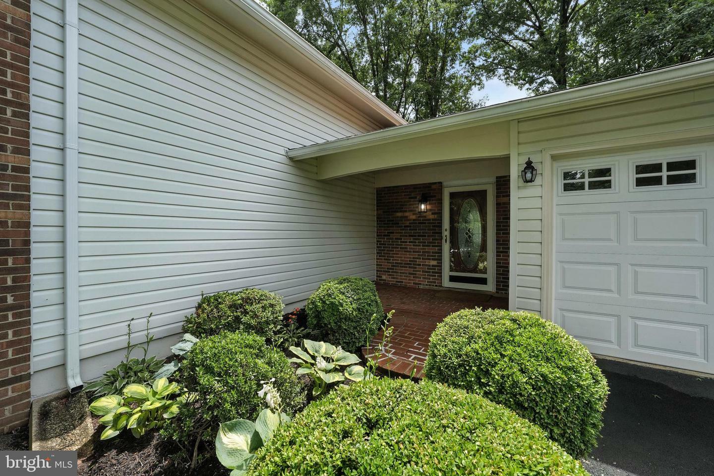 Property Photo: 8823 Newport Court VA 22153