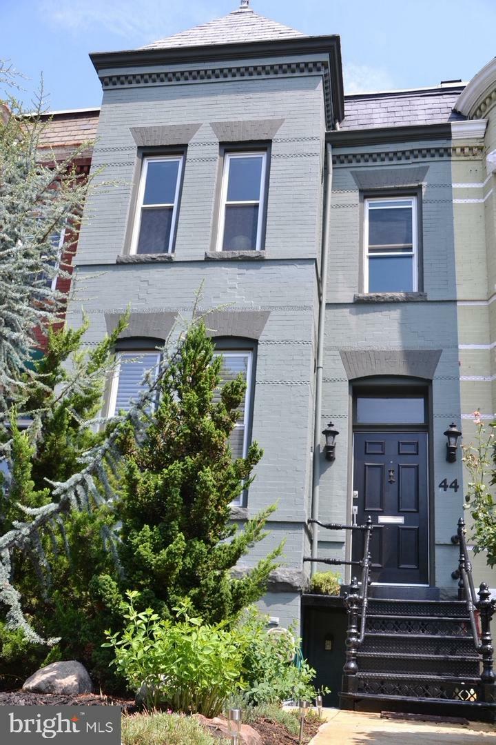 Property Photo: 44 NE R Street R NE DC 20002