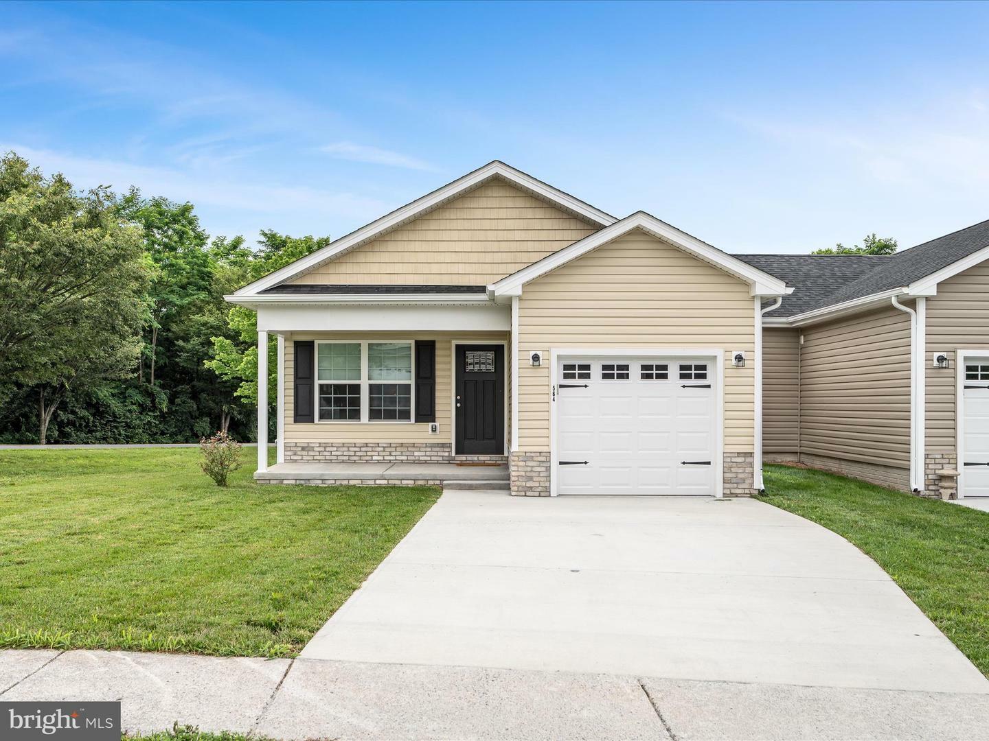 Property Photo: 564 Great Oak Court VA 22664