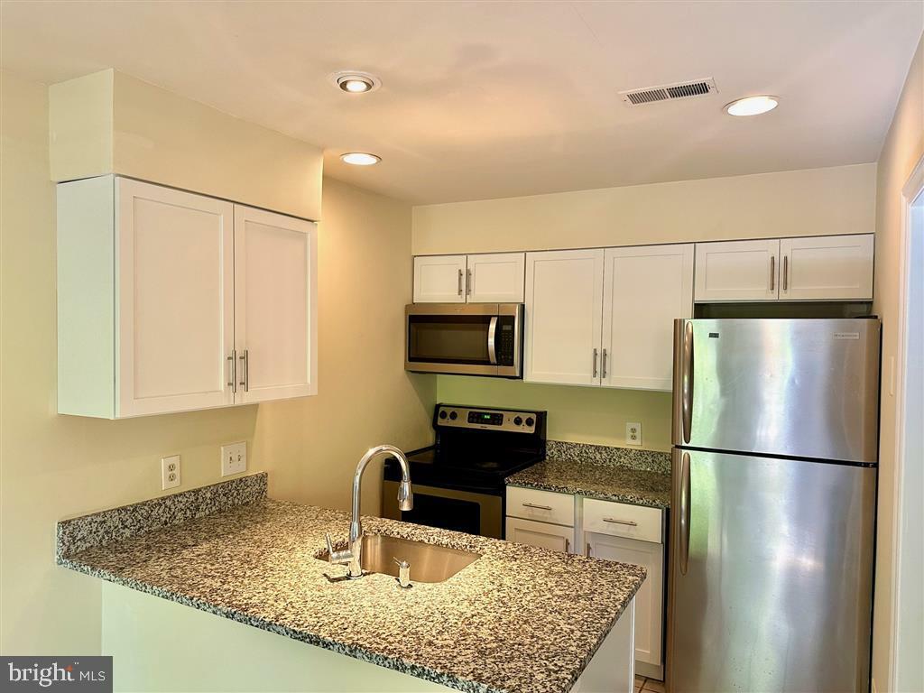 Property Photo: 6077 Deer Hill Court VA 20121