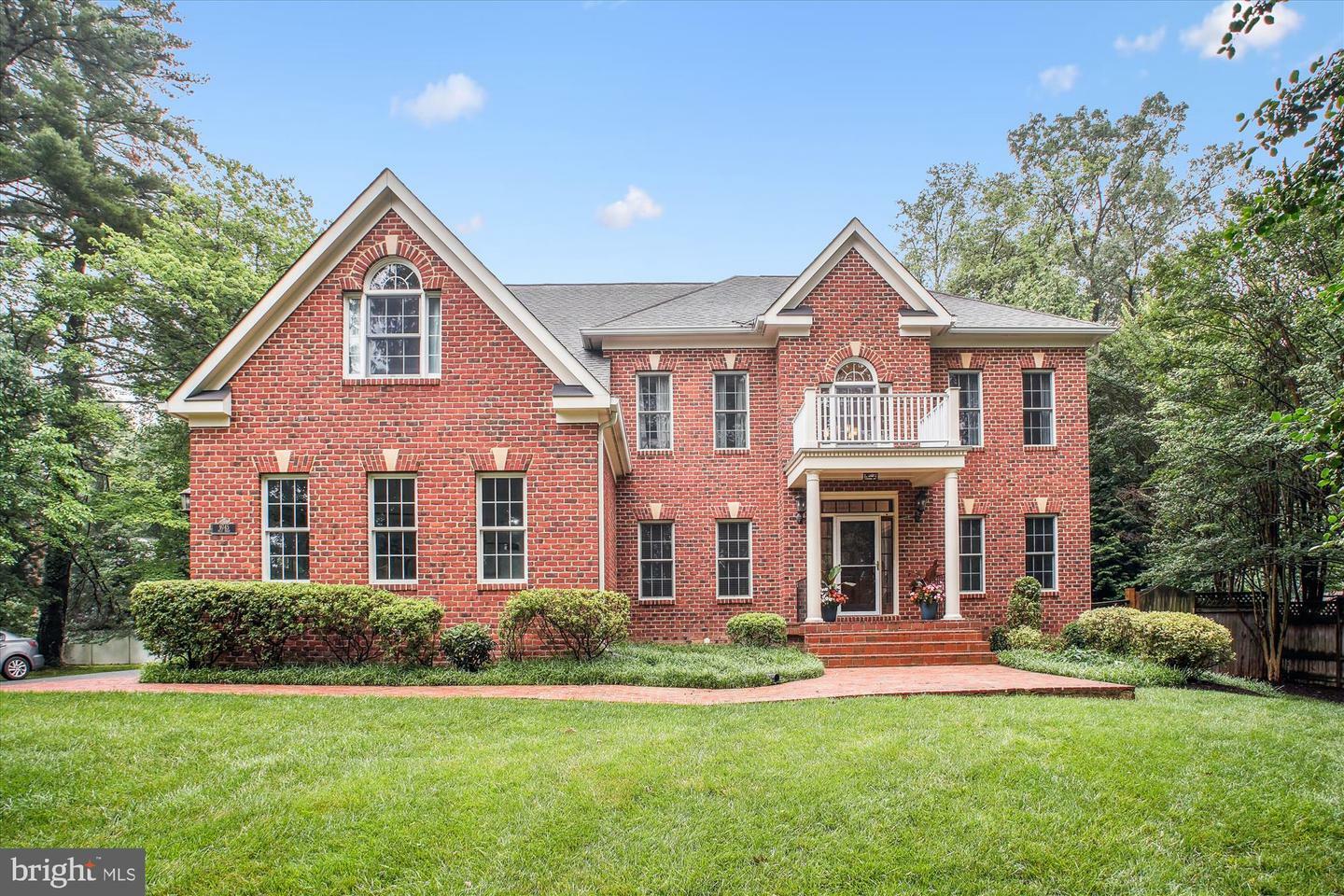 Property Photo: 9745 Vale Road NW VA 22181
