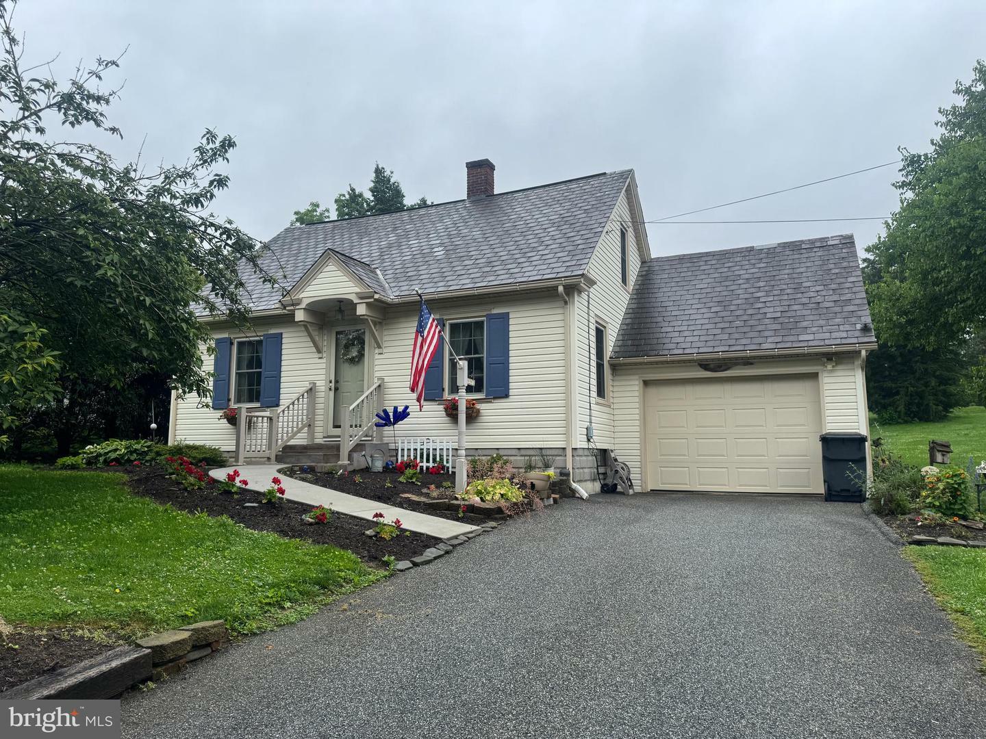 18 Benedict Road  Lancaster PA 17603 photo