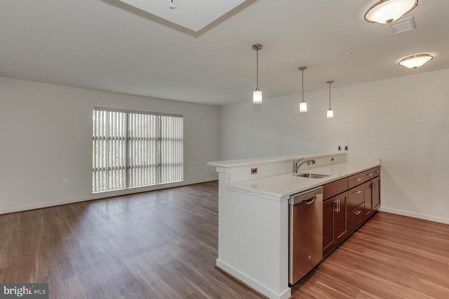 Property Photo: 905 N Jackson Street 201 VA 22201