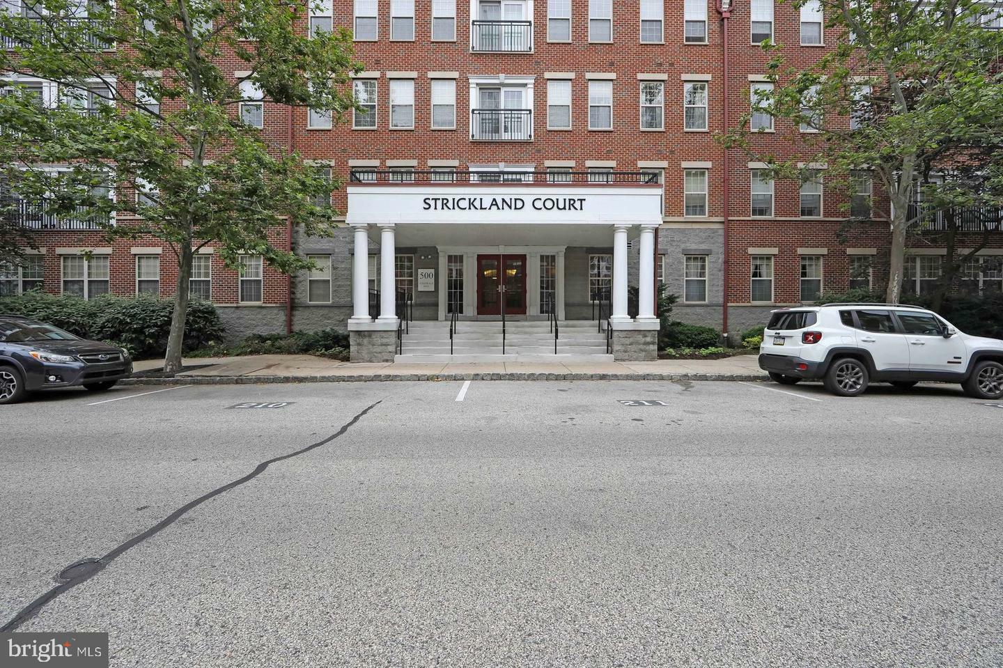 Property Photo: 500 Admirals Way 419 PA 19146