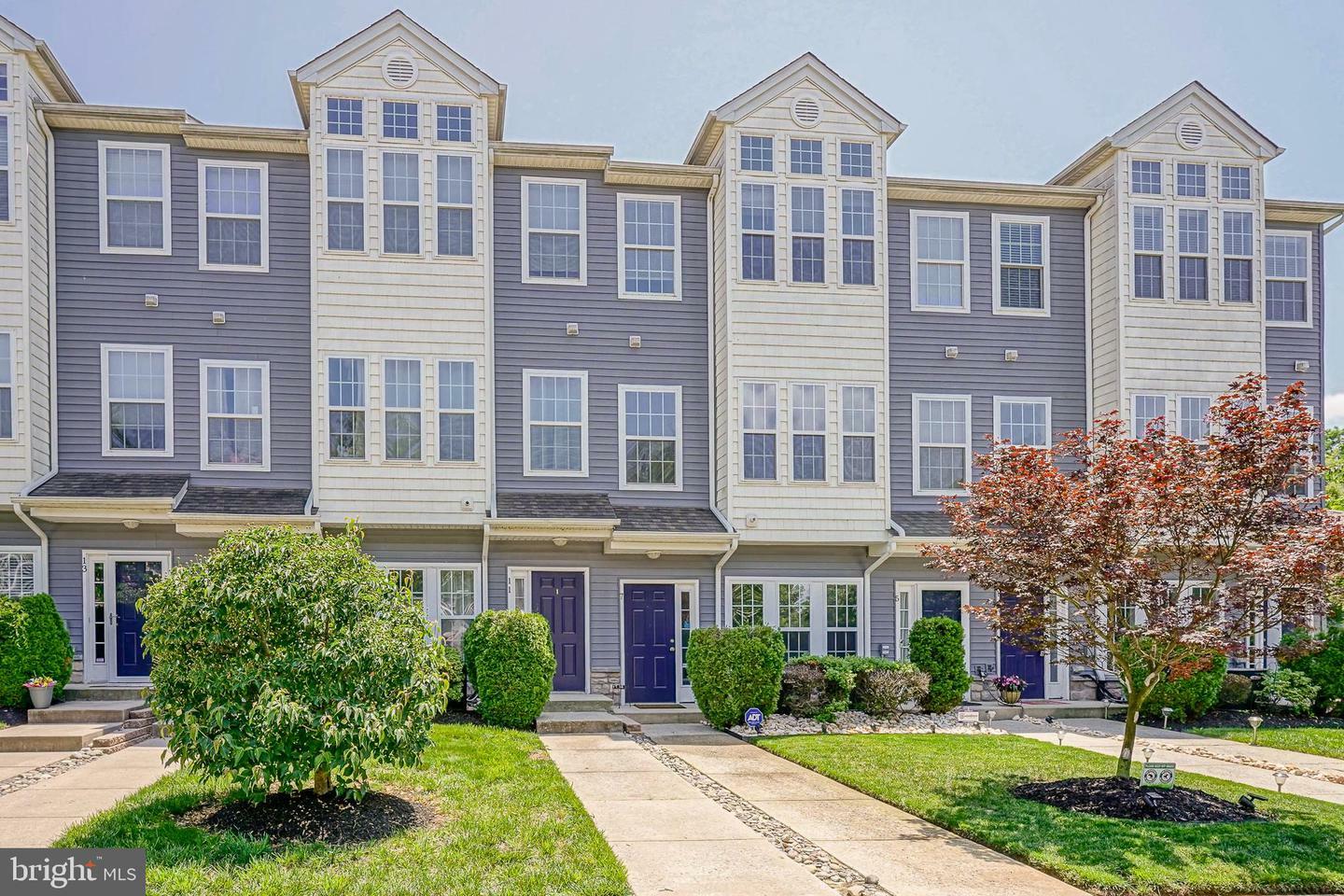 Property Photo:  7 Fox Court  NJ 08075 