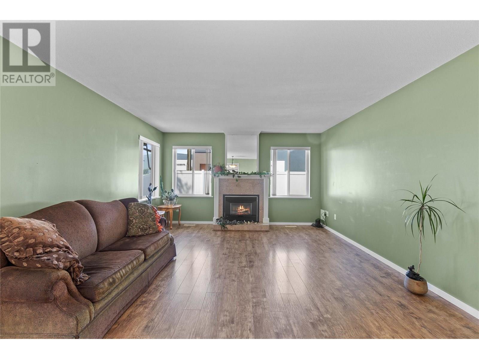 Property Photo:  900 5 Avenue Southwest 121  BC V1E 1L2 