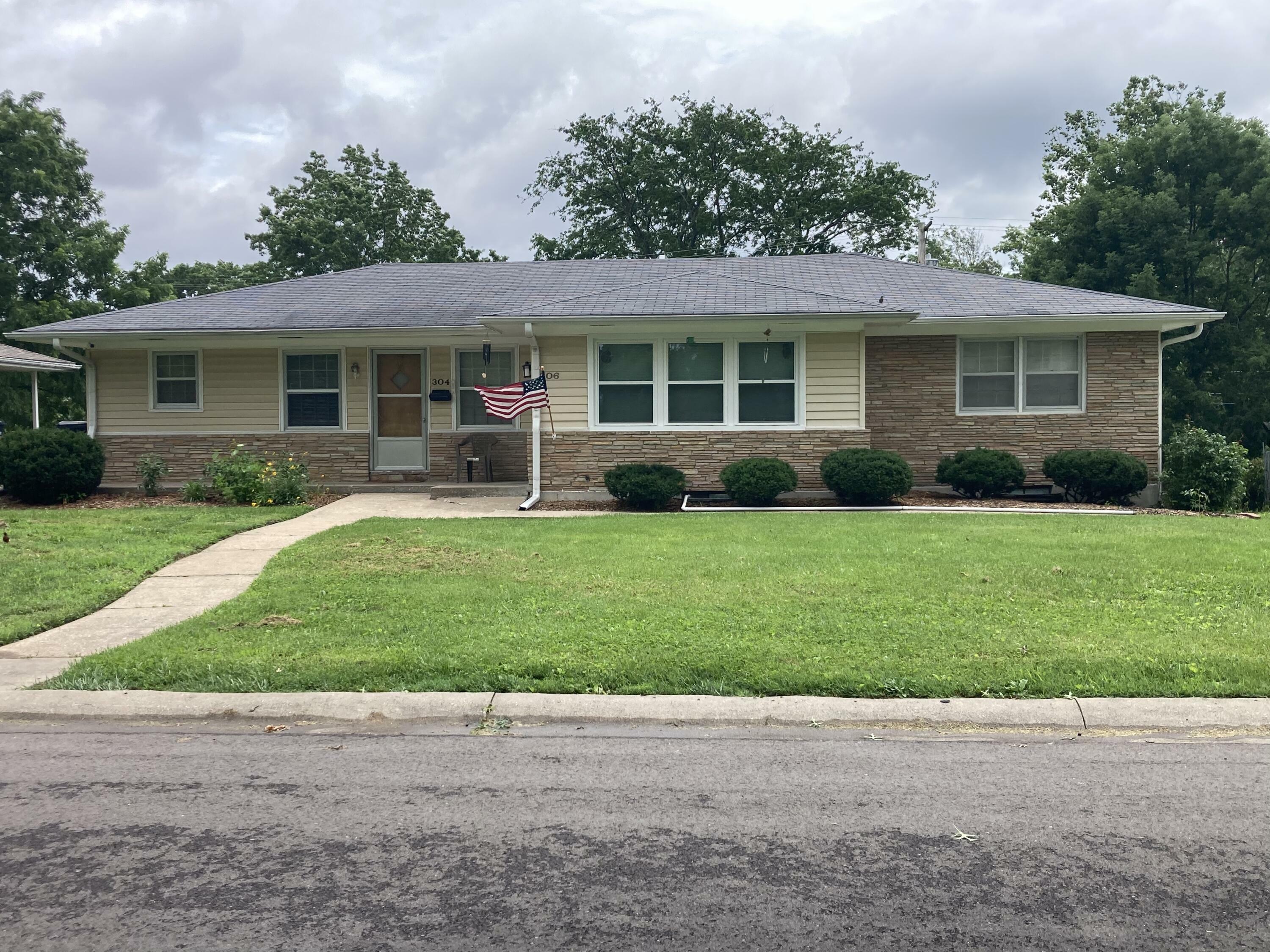 Property Photo: 304-306 Loch Ln MO 65203