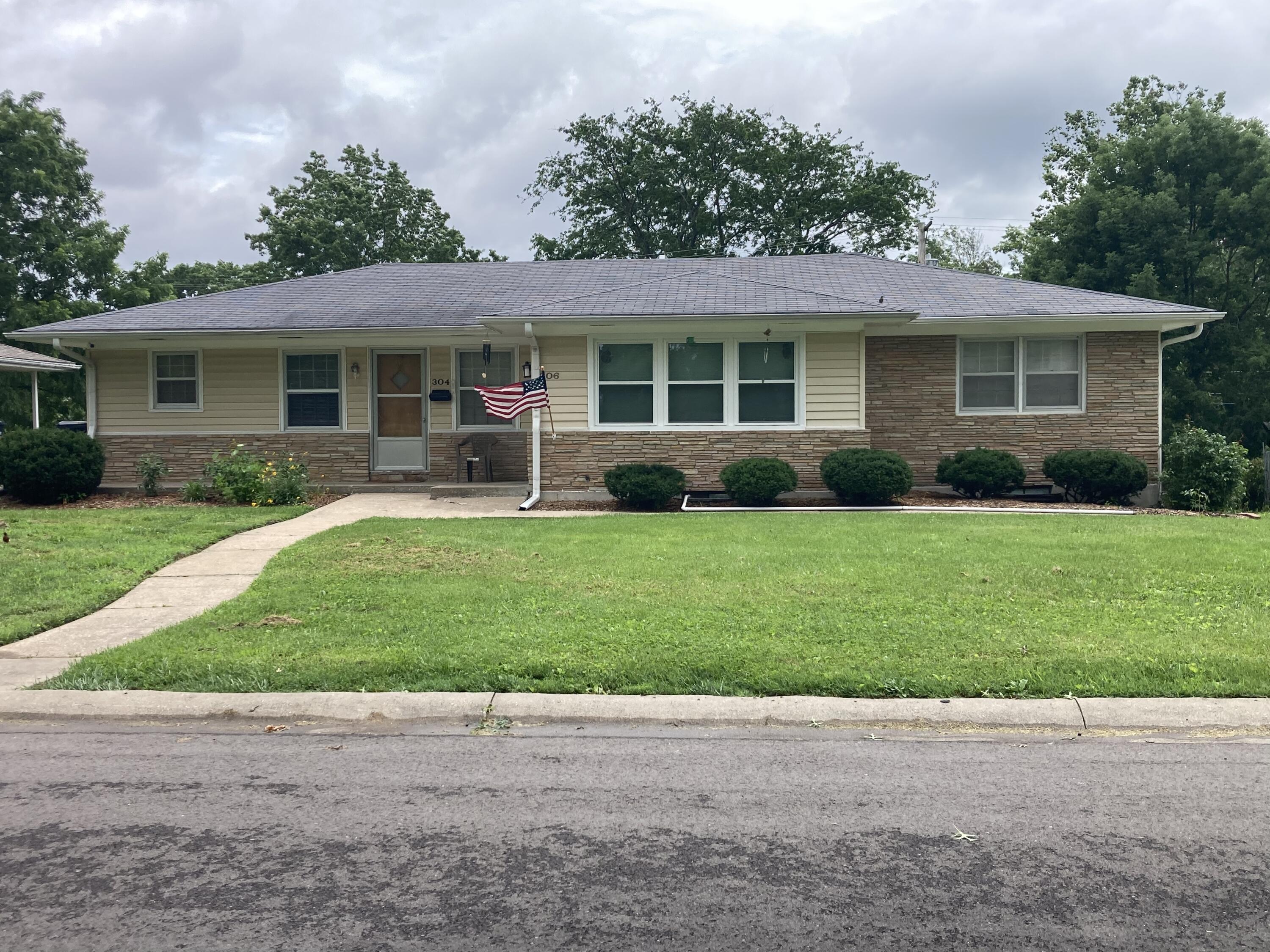 Property Photo: 304-306 Loch Ln MO 65203