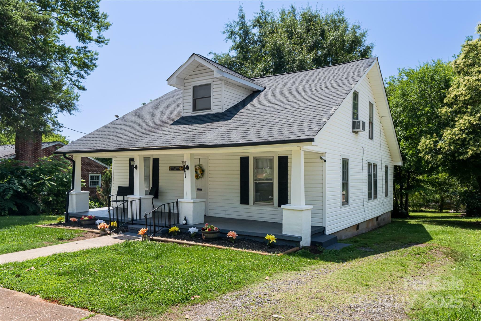 Property Photo: 282 Arlington Street NC 28043