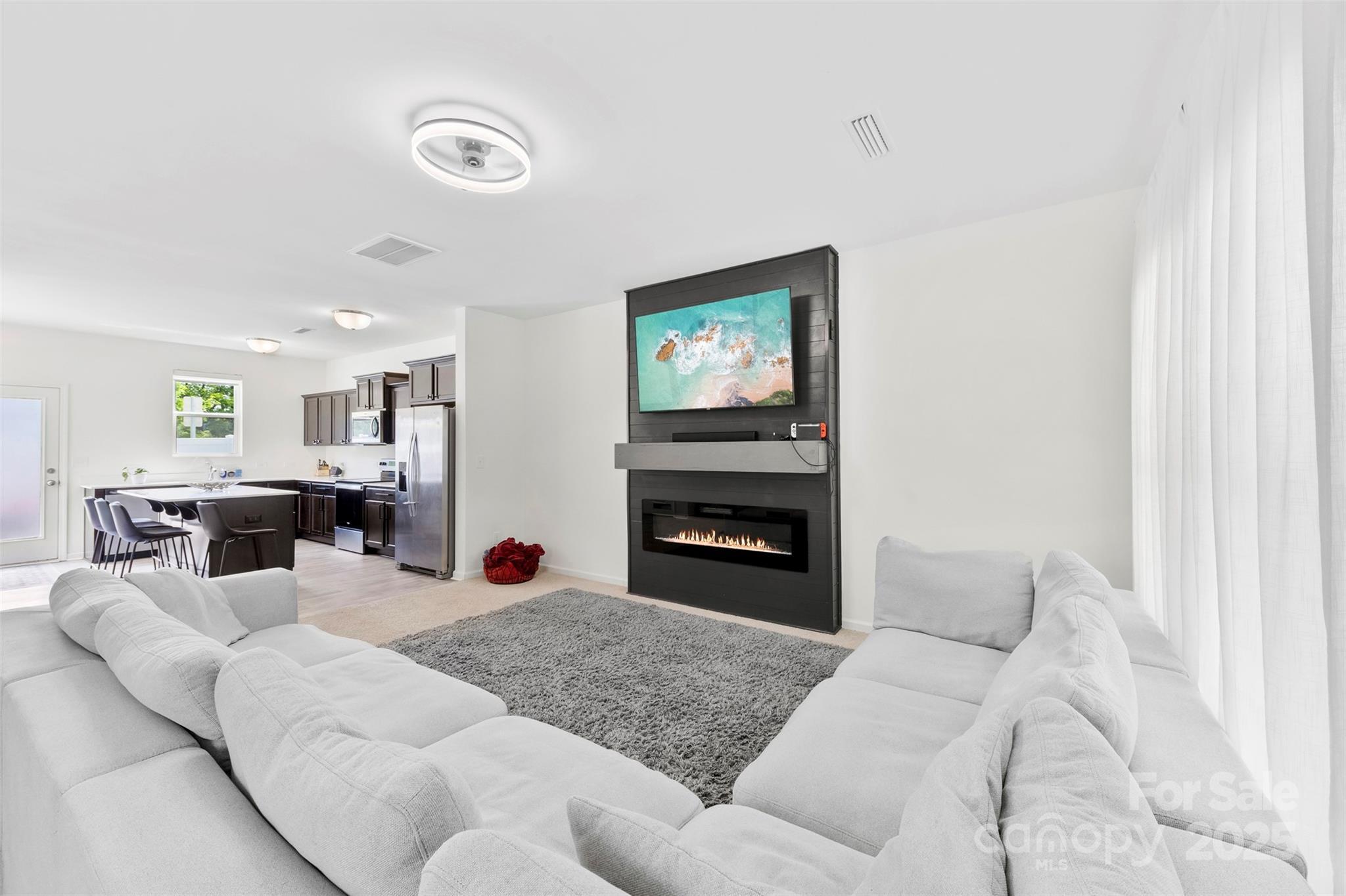Property Photo: 1101 Plaza Walk Drive NC 28215