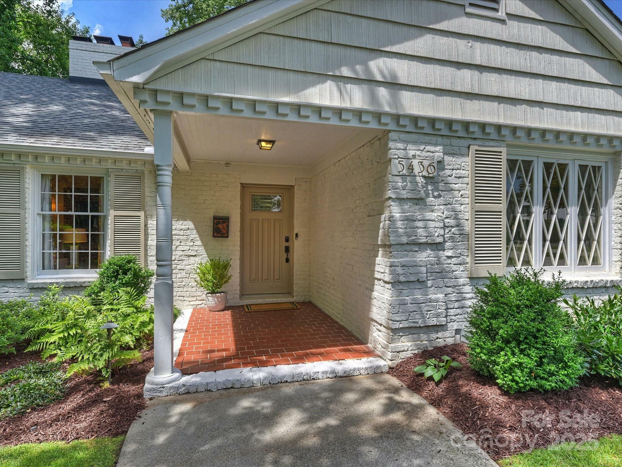 Property Photo: 5436 Topping Place NC 28209
