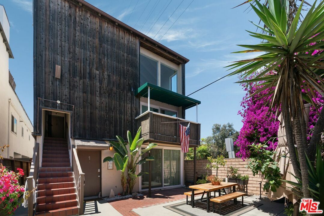 Property Photo: 41 29th Ave CA 90291