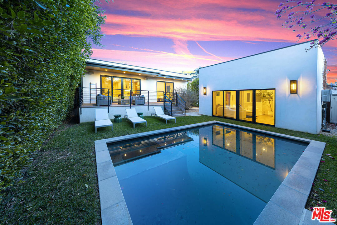 Property Photo: 123 S Kilkea Dr CA 90048