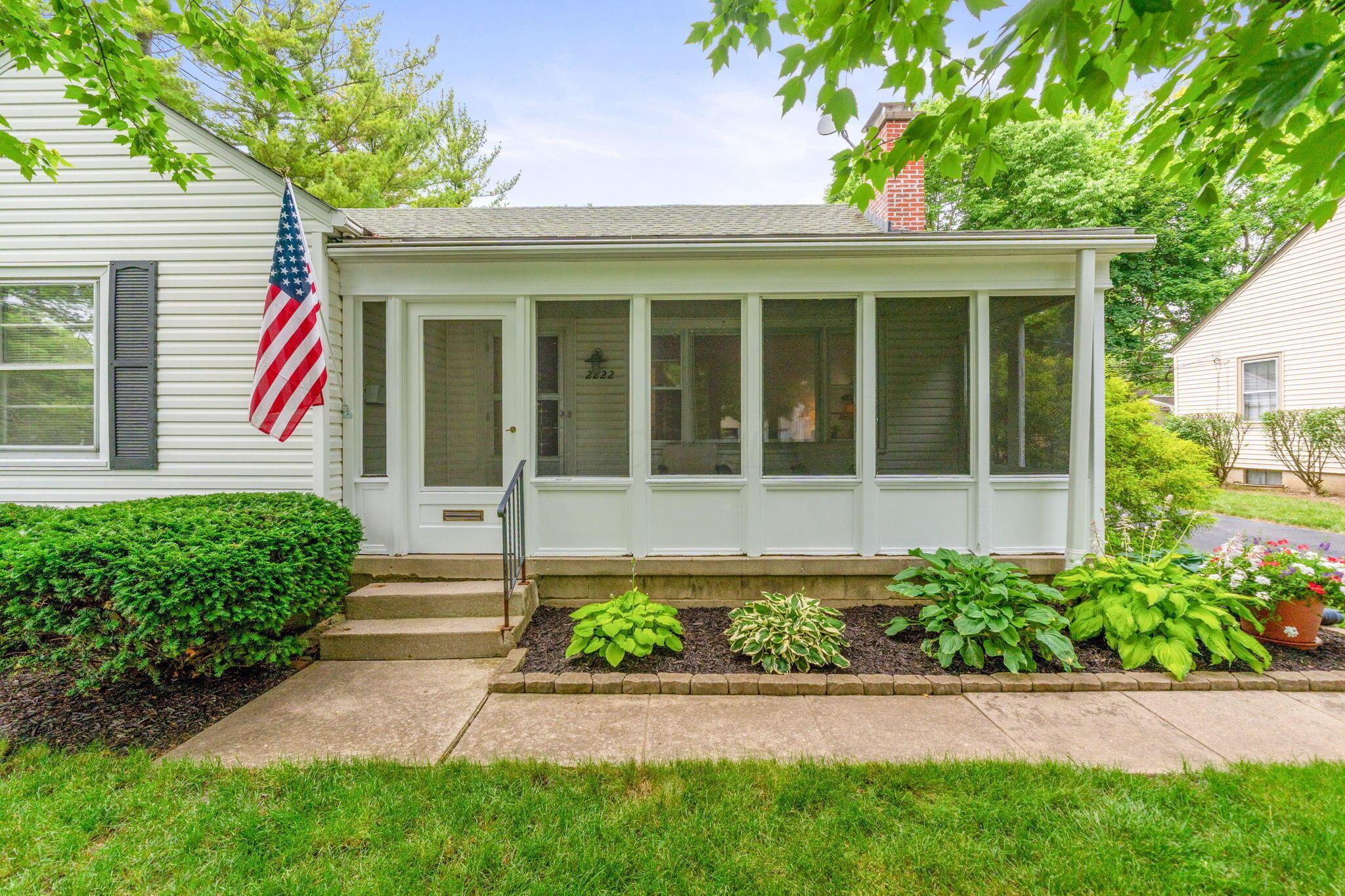 Property Photo: 2222 Harwitch Road OH 43221