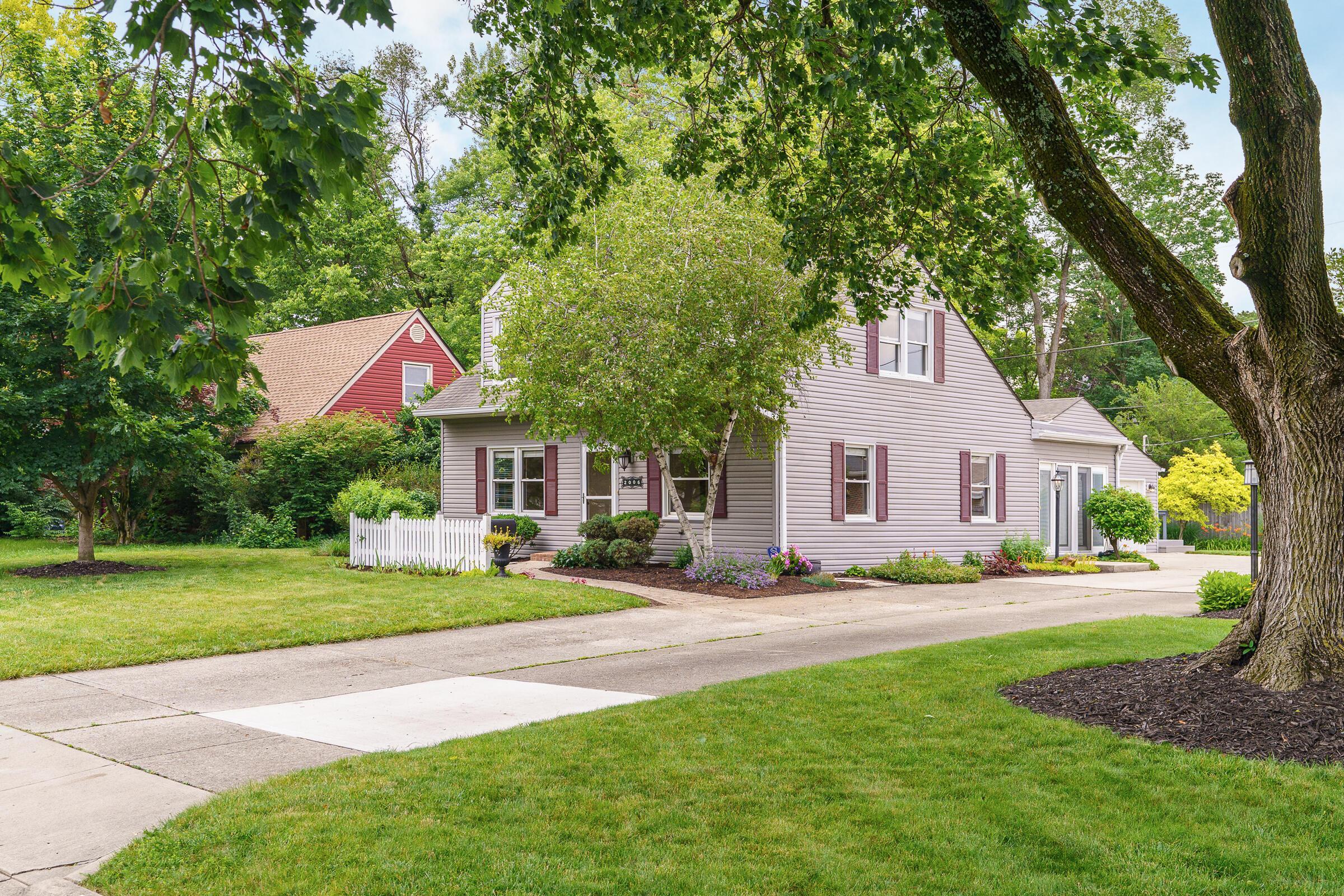 Property Photo: 2006 Kentwell Road OH 43221