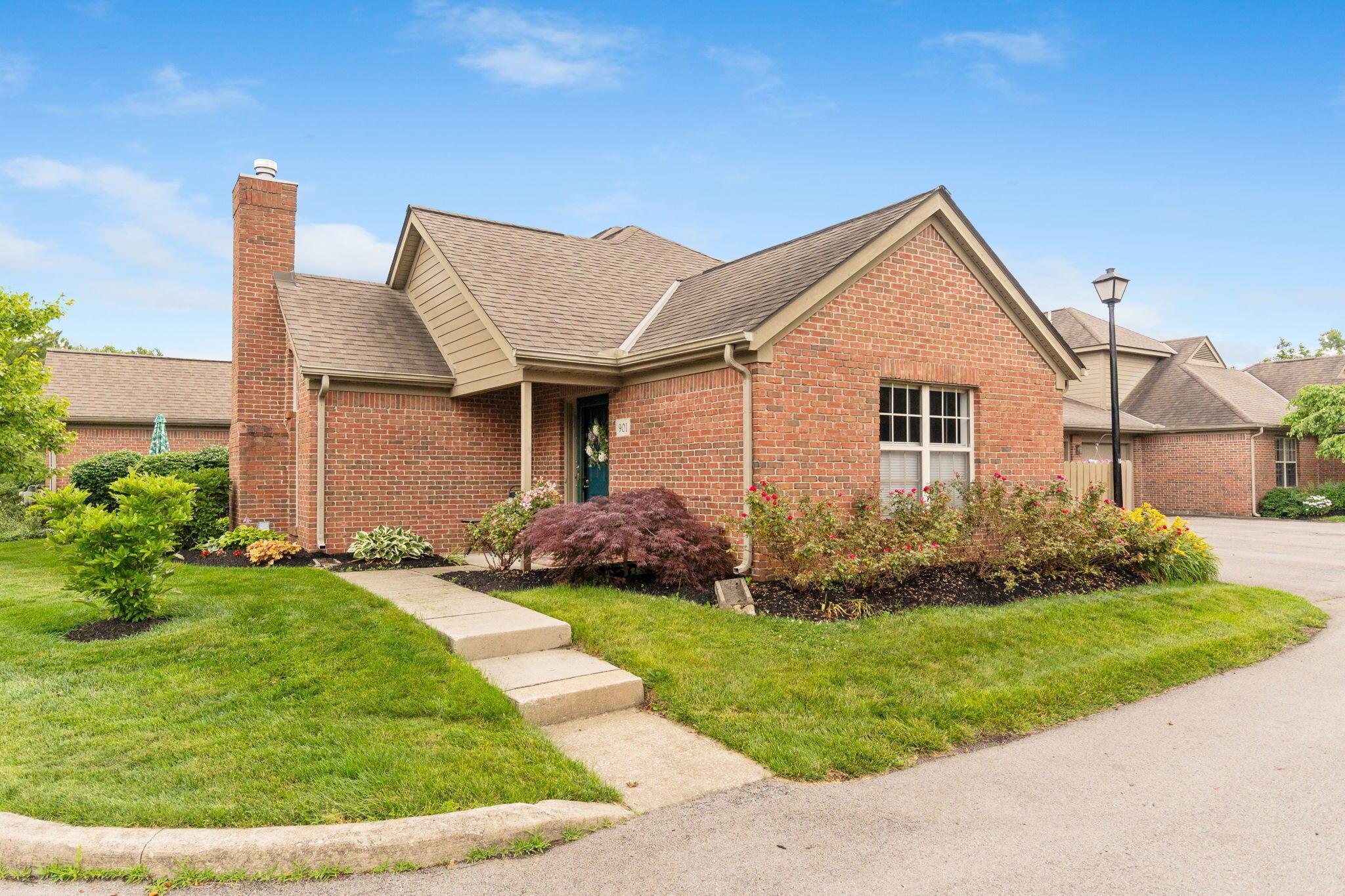 Property Photo: 901 Village Brook Way OH 43235