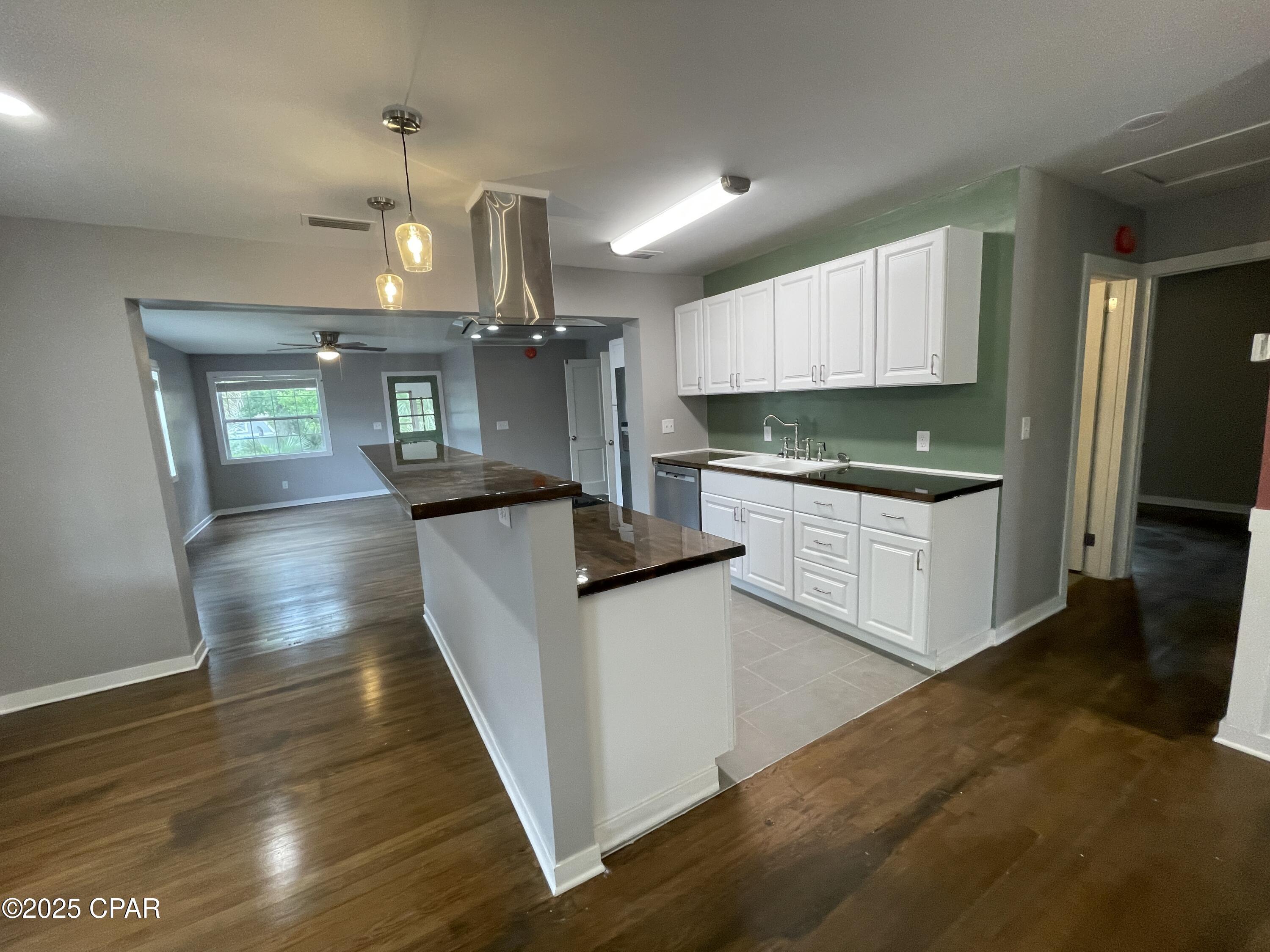 Property Photo: 1431 W 11th Street FL 32401