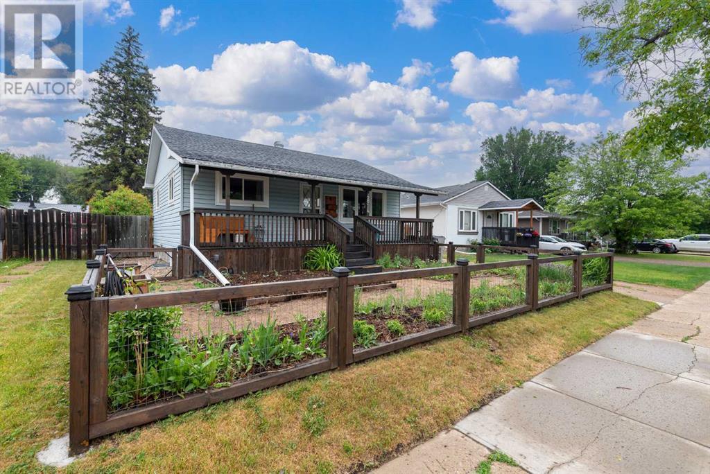 Property Photo: 4814 39 Street South SK S9V 0B9