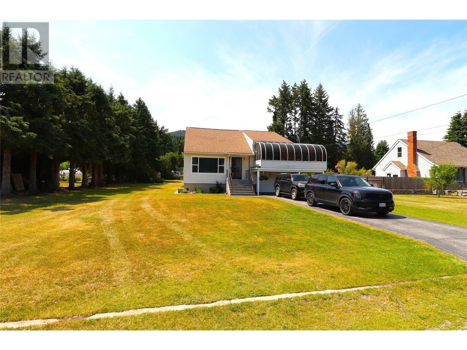 Property Photo: 2524 6th Avenue BC V1N 2W2
