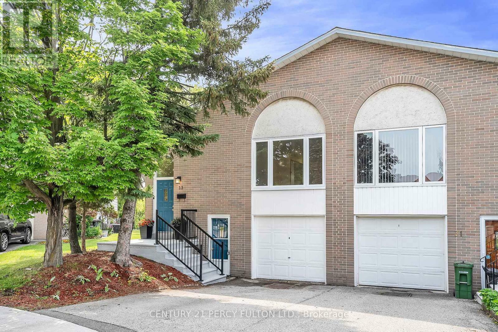 Property Photo: 33 Pettibone Square ON M1W 2J1