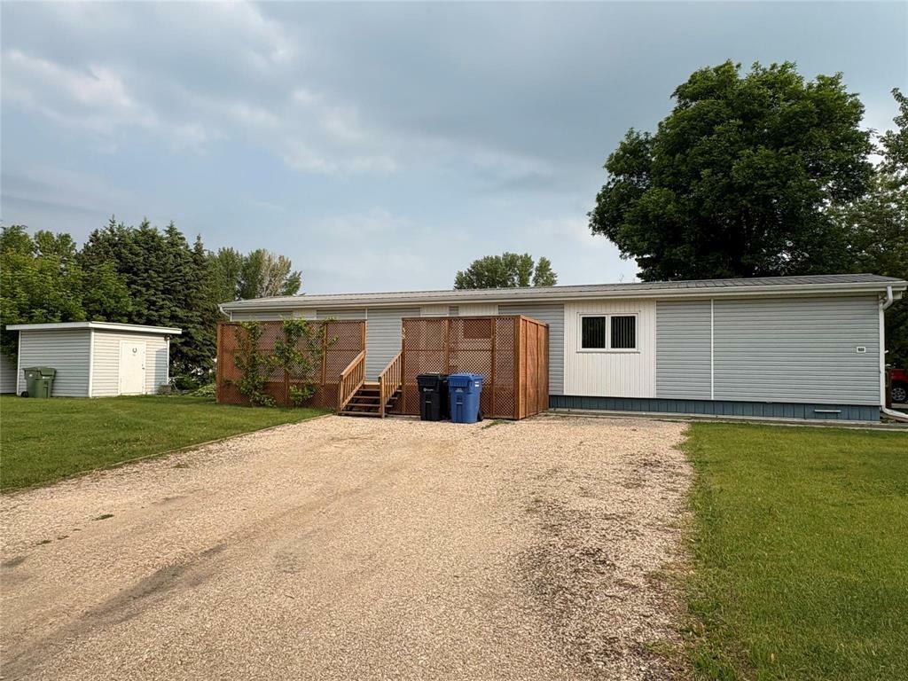 Property Photo: 38 Cruise Crescent MB R7N 3A6